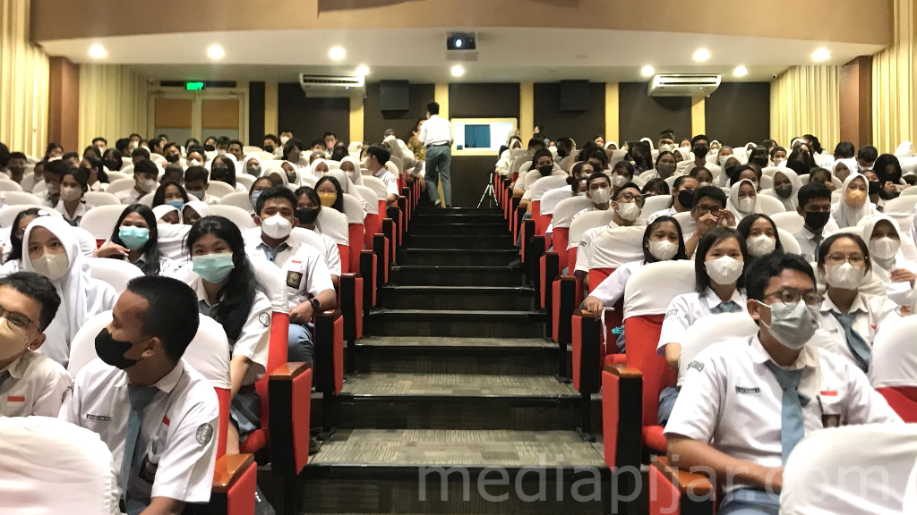 Waktu Indonesia Berkain-mediapijar.com
