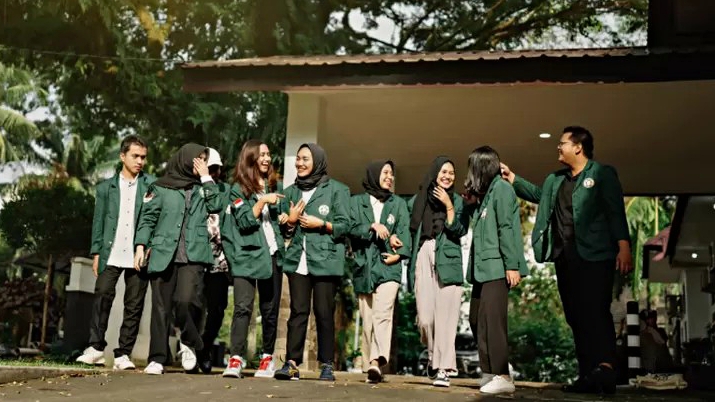 Almameter Magister - www.mediapijar.com