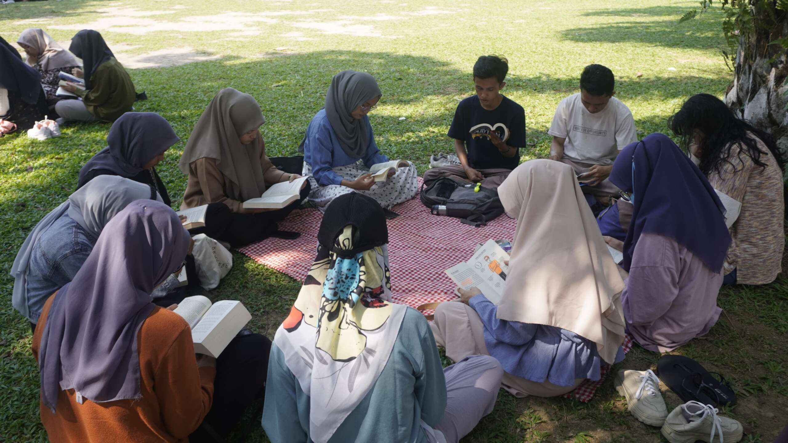 Kumpul Sambil Membawa Buku, Medan Book Party Ajak Generasi Muda Semangat Membaca - www.mediapijar.com