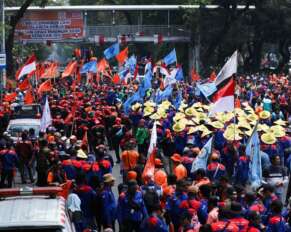 Buruh Bersatu Menuju Indonesia Tangguh - www.mediapijar.com