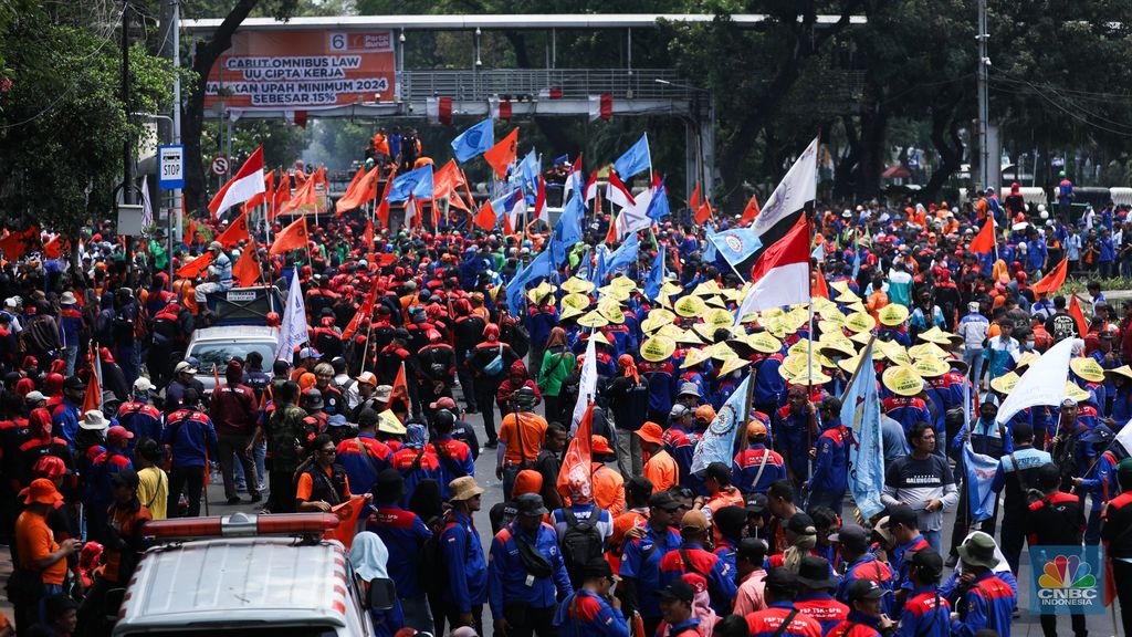 Buruh Bersatu Menuju Indonesia Tangguh - www.mediapijar.com
