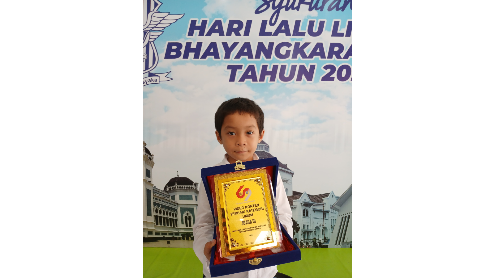 Andre Genesa Harahap, Mahasiswa Difabel Raih Penghargaan dan Ajak Masyarakat Bangun Budaya Tertib Lalu Lintas - www.mediapijar.com