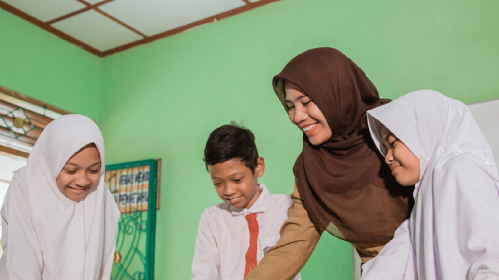 Pola Asuh, Bukan Urutan Kelahiran yang Menentukan Kecerdasan Anak - www.mediapijar.com