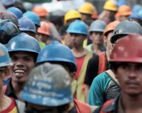 Menyambut Hari Buruh 2025 dengan Kabar Genting Ekonomi Indonesia, Mahasiswa Suarakan Hak Buruh - www.mediapijar.com
