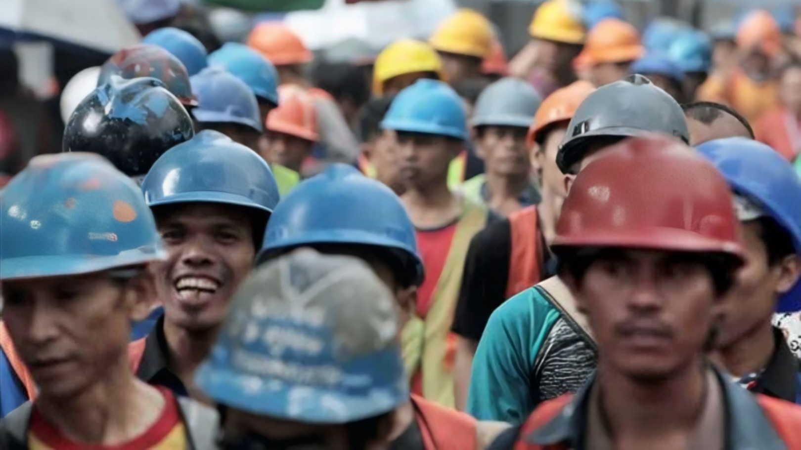 Menyambut Hari Buruh 2025 dengan Kabar Genting Ekonomi Indonesia, Mahasiswa Suarakan Hak Buruh - www.mediapijar.com
