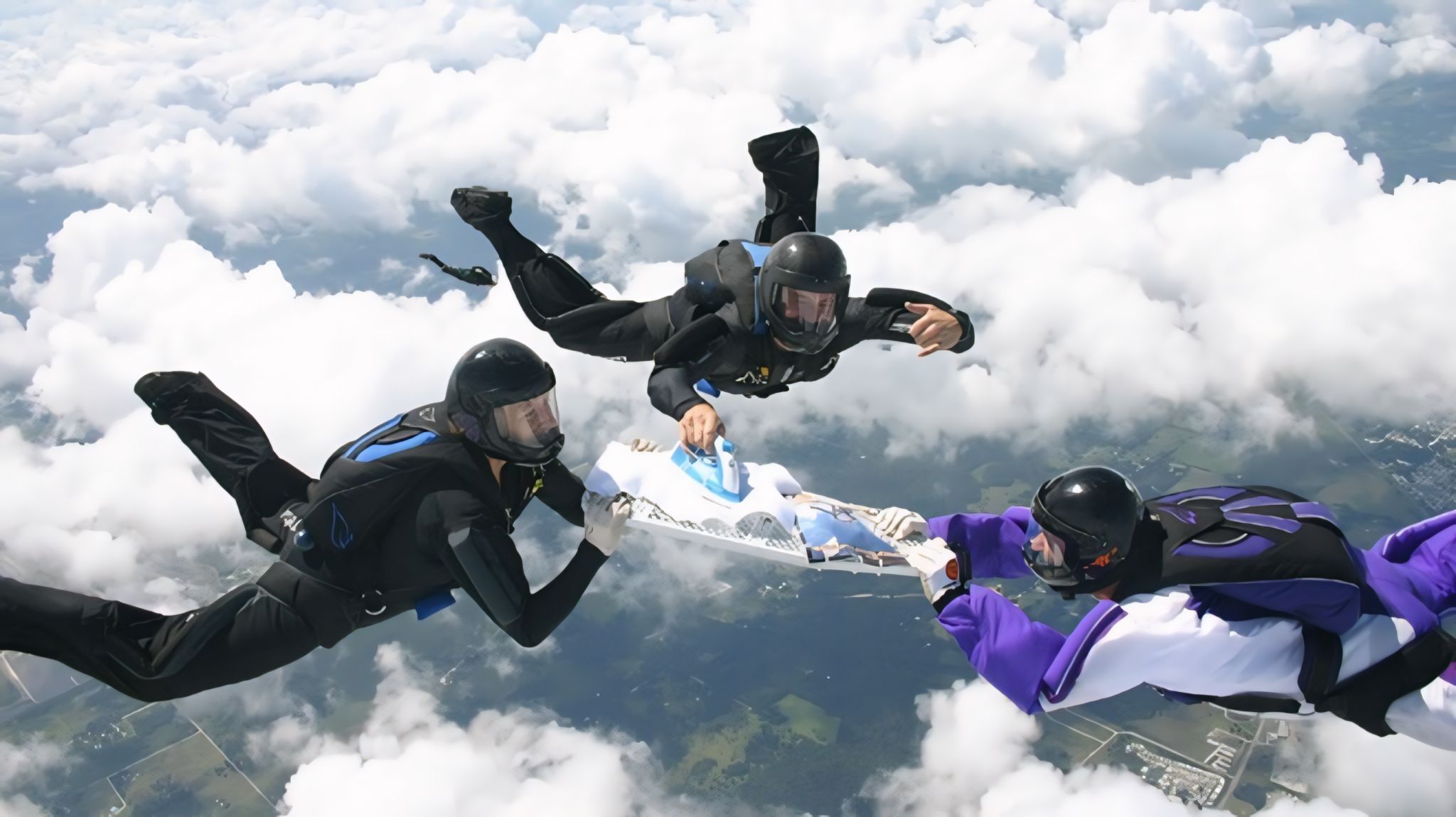 Extreme Ironing, Ketika Rutinitas Berubah Menjadi Tantangan - www.mediapijar.com