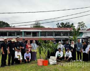 PKKMB Fakultas Pertanian USU 2025 Tanam Pohon Mangga sebagai Simbol Kepedulian Lingkungan - www.mediapijar.com