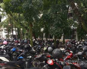 Parkiran FISIP USU Kian Padat, Mahasiswa Sampaikan Keluhan Mereka - www.mediapijar.com
