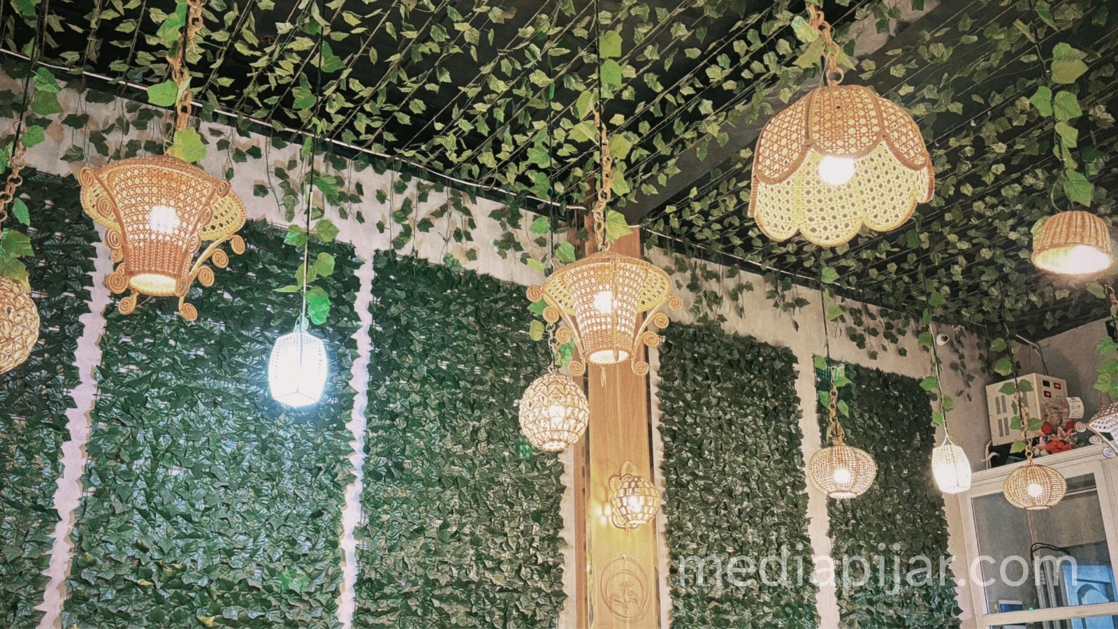 Menyeduh Rasa dalam Nuansa Taman di Spring Garden Cafe - www.mediapijar.com