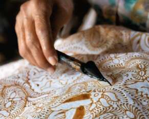 Hari Batik Nasional, Semangat Generasi Muda Melestarikan Batik Indonesia - www.mediapijar.com