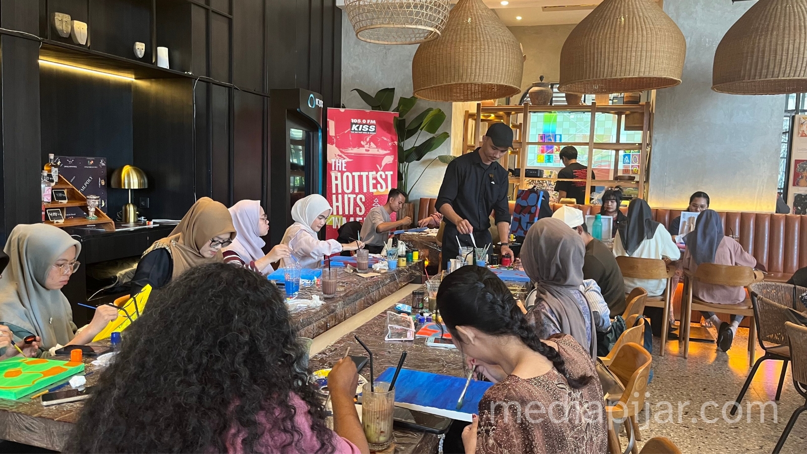 Membangkitkan Kecintaan pada Buana Lukis Lewat Keseruan Workshop Painting Together - www.mediapijar.com