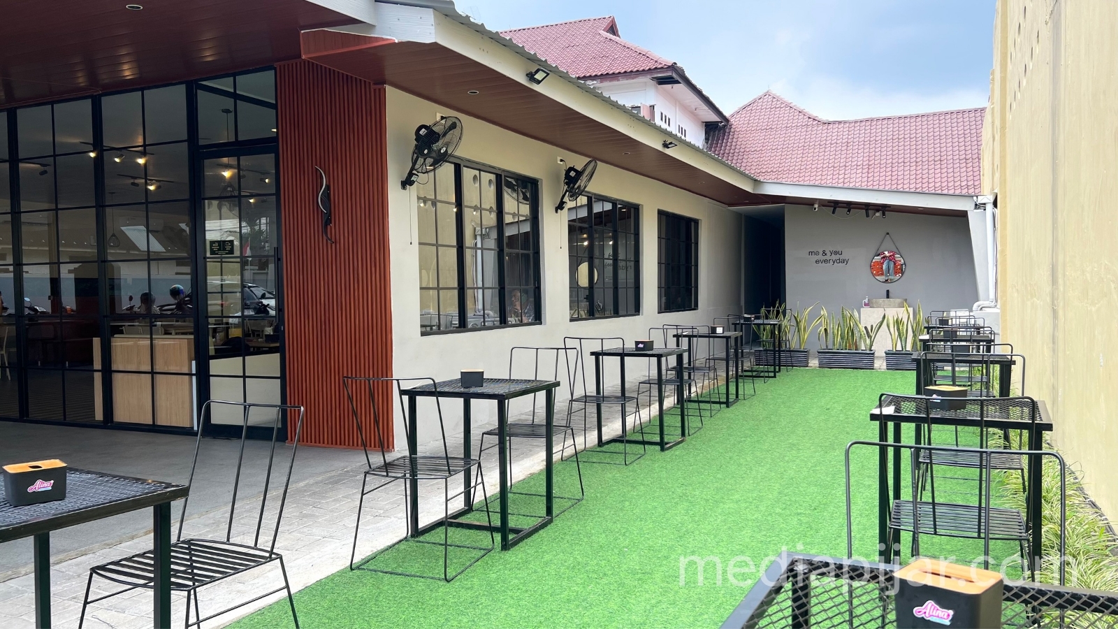 Nongkrong Hemat dan Nyaman di Me & You Cafe dengan Menu Mulai Rp6.000 - www.mediapijar.com