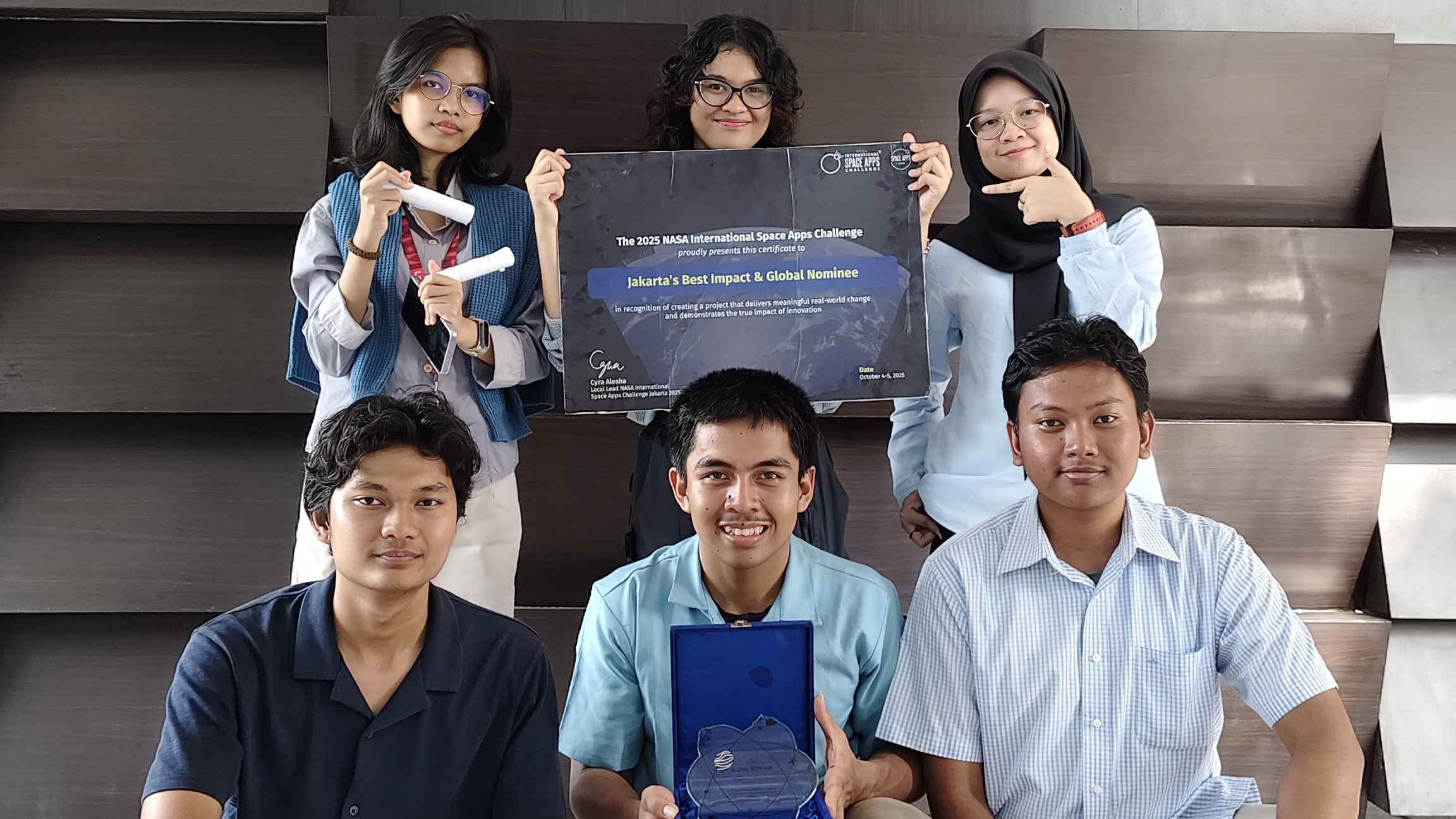 Enam mahasiswa S-1 Ilmu Komputer Universitas Sumatera Utara (USU) menorehkan prestasi pada ajang National Aeronautics and Space Administration (NASA) International Space Apps Challenge 2025. Tim yang menamakan diri mereka “Gerakan Cinta NASA Medan” ini meraih penghargaan Most Impactful Project di tahap lokal (Jakarta Chapter) dan terpilih sebagai Global Nominees. - www.mediapijar.com