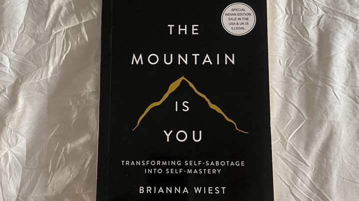 www.mediapijar.com - The Mountain Is You, Ketika Musuh Terbesar dalam Hidup Ternyata Adalah Diri Sendiri