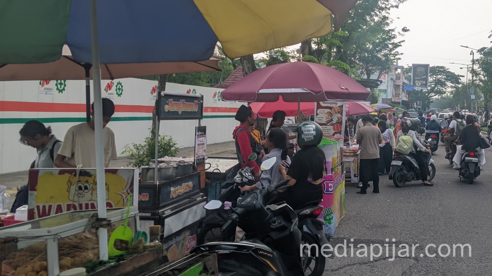 Lonjakan Pedagang UMKM Warnai Dinamika Ekonomi dan Ketertiban Kawasan USU Selama Ramadhan - www.mediapijar.com