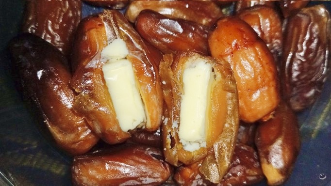 www.mediapijar.com - Menelusuri Harmoni Manis Kurma dan Gurih Keju dalam Sajian Kurma Keju