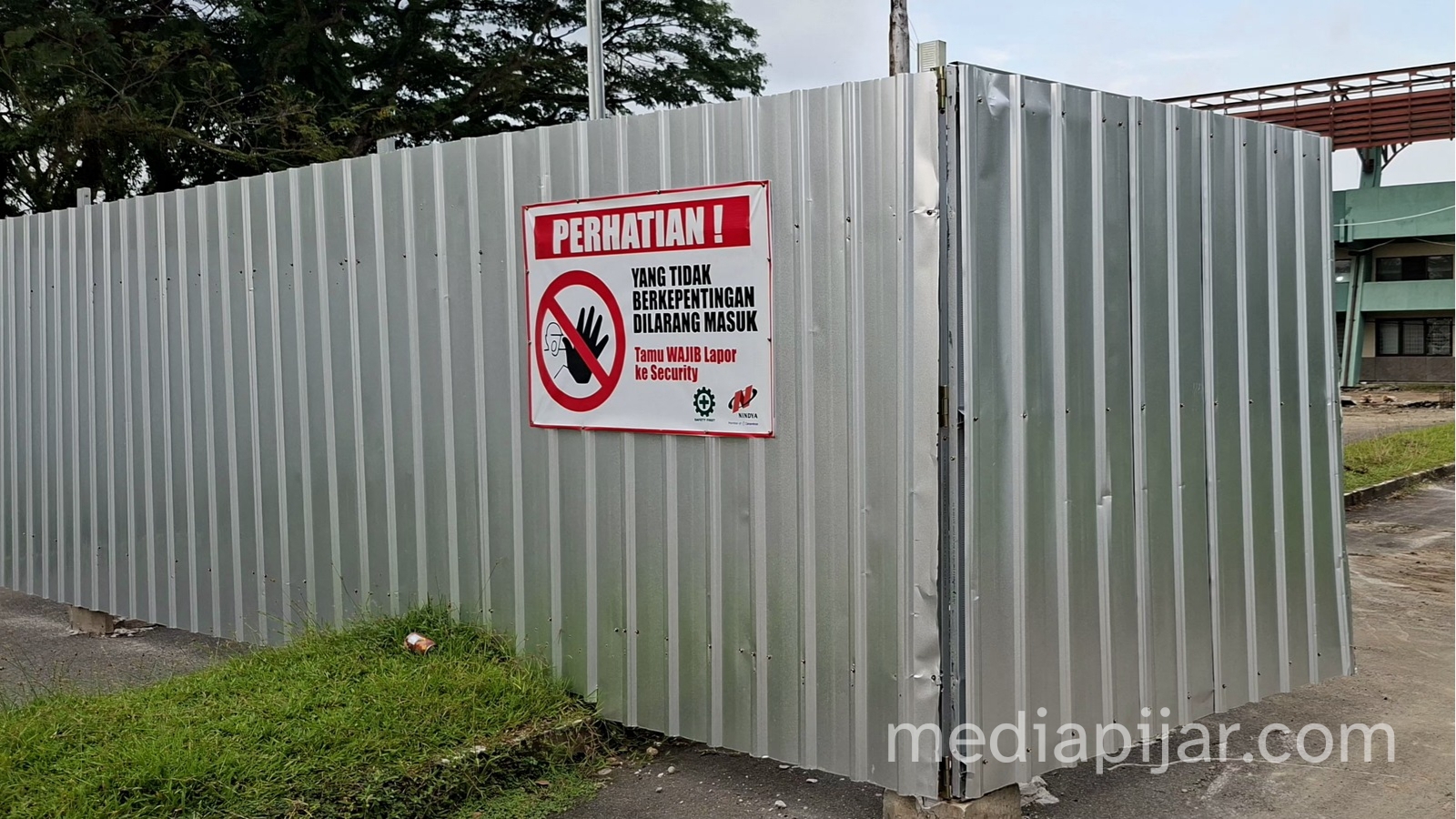 lapangan Pintu 4 USU sedang ditutup