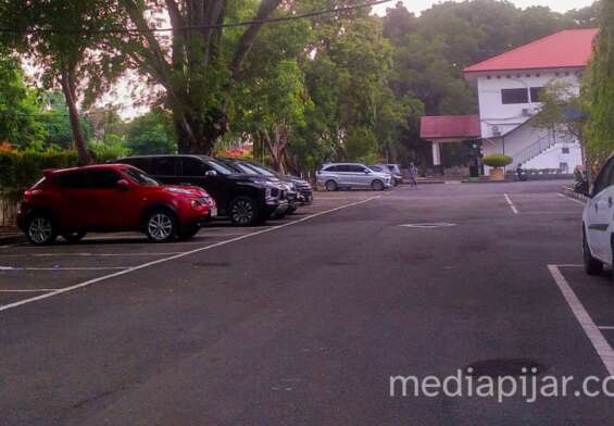 Parkir Mobil FISIP USU