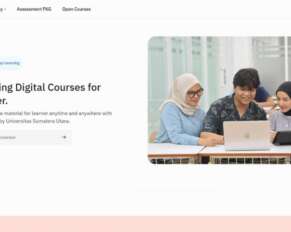 Beberapa mahasiswa yang sedang menggunakan platform belajar, seperti Kelas USU.