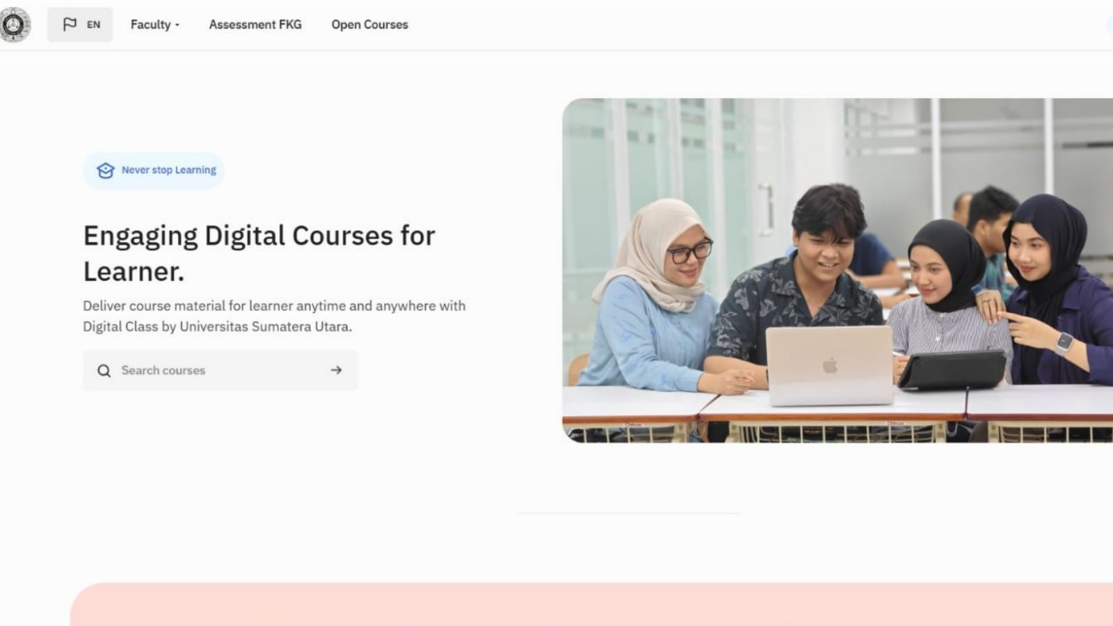 Beberapa mahasiswa yang sedang menggunakan platform belajar, seperti Kelas USU.