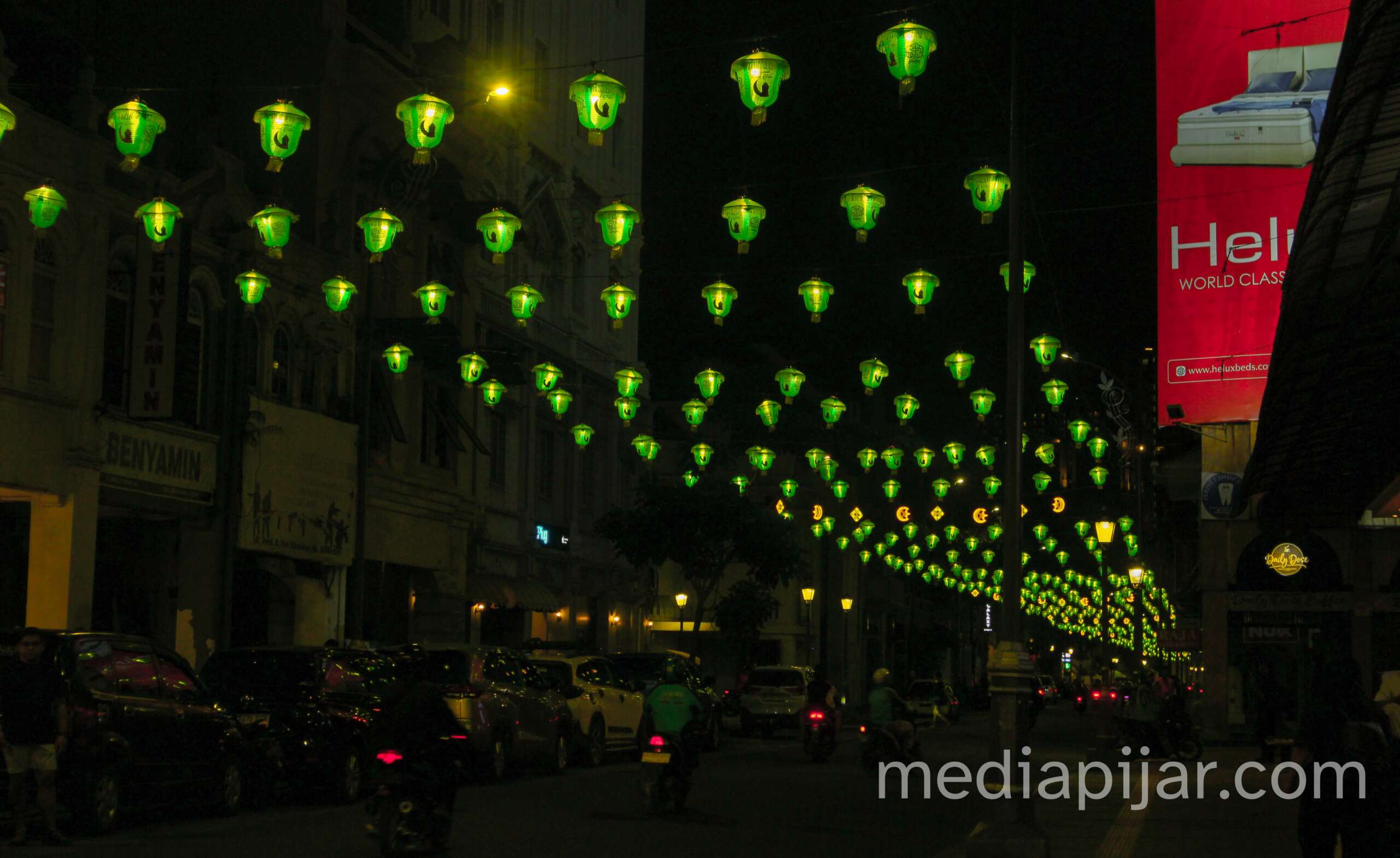 jalanan malam hari