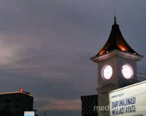 Jam gadang malam hari