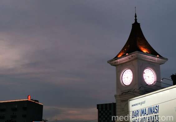 Jam gadang malam hari