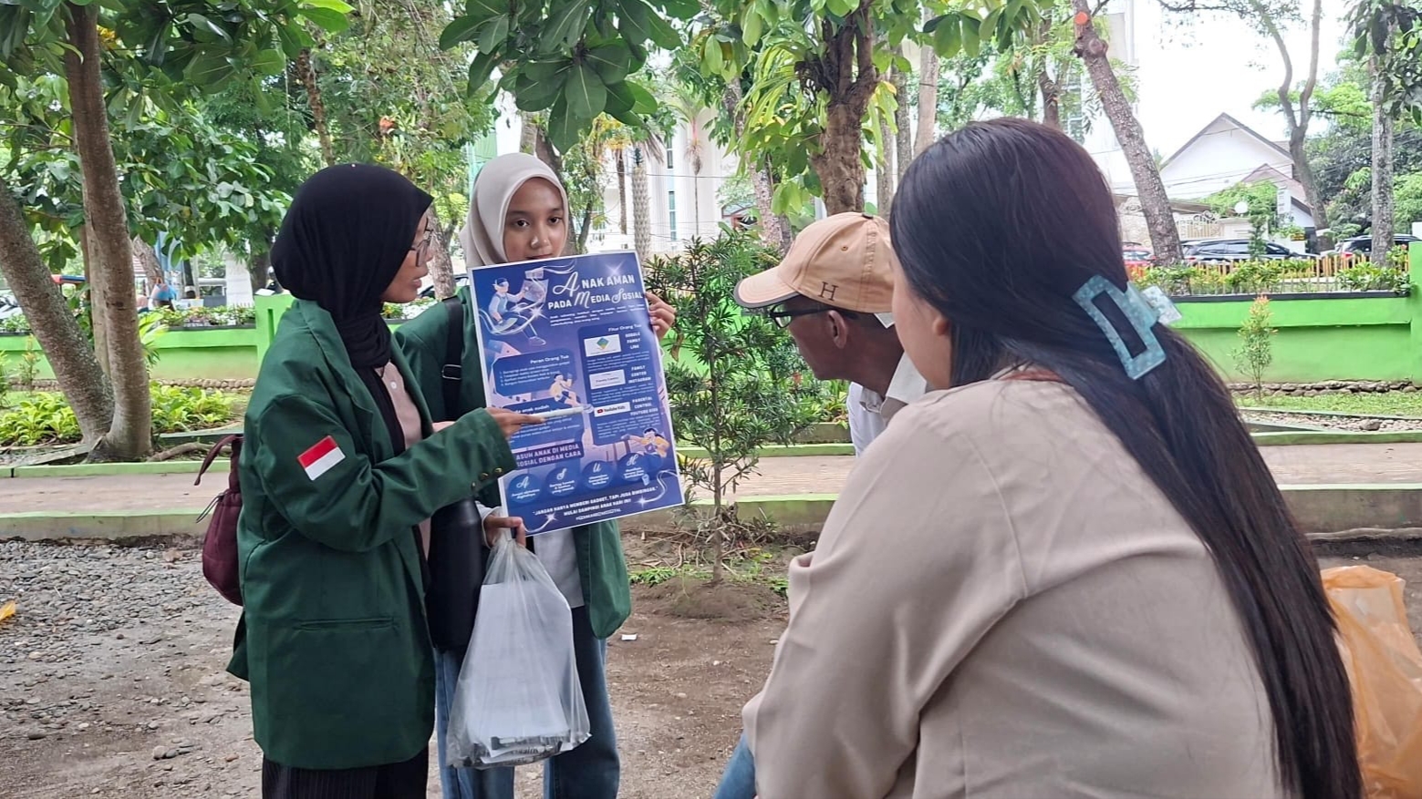 foto edukadi digital kepada orang tua