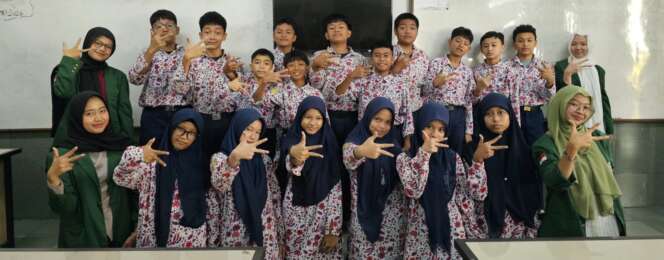 Foto bersama siswa-siswi kelas 7 Imam Ghazal