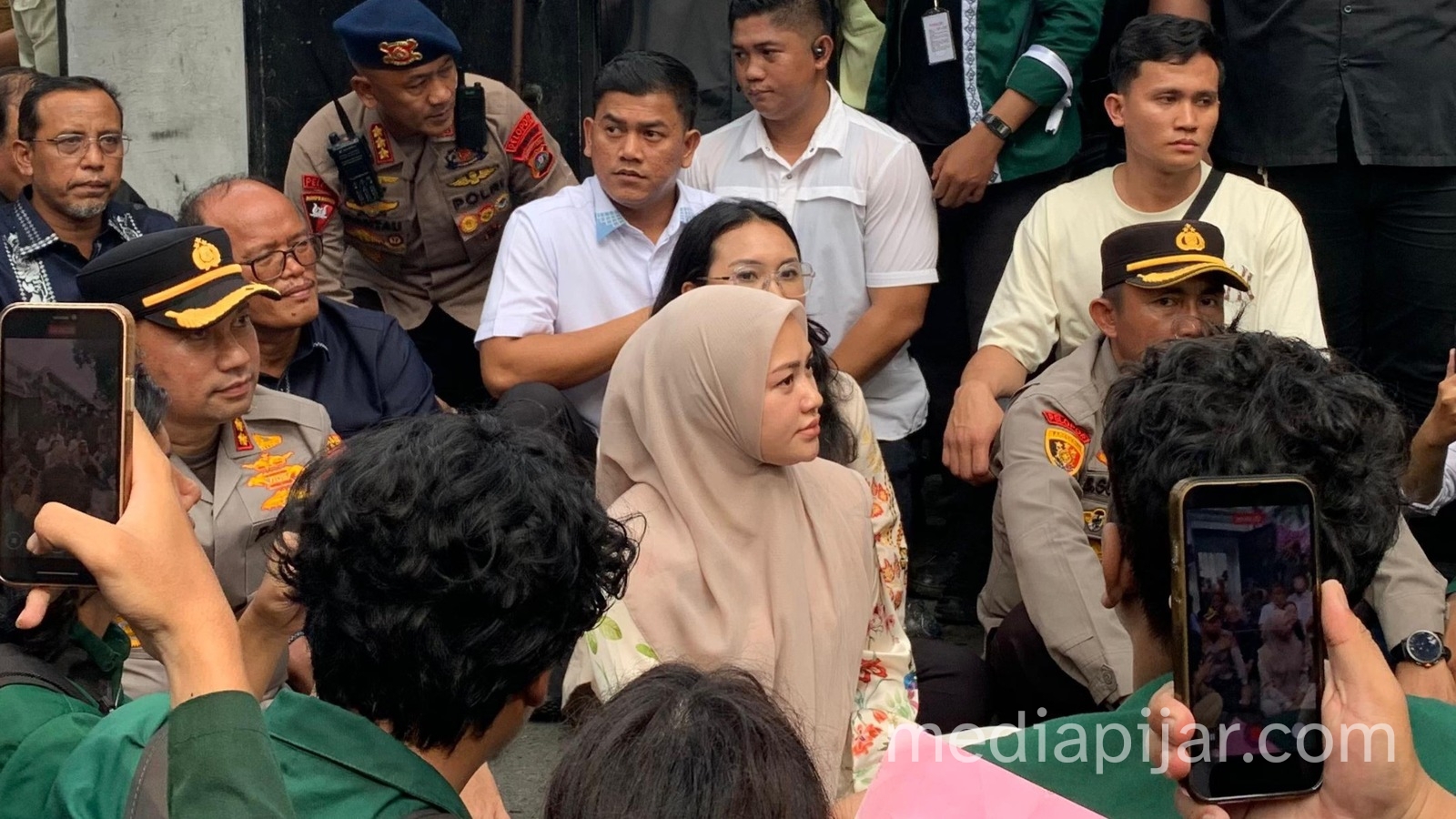foto DPRD Sumut Temui Aksi Demo #MenujuIndonesiaGagal