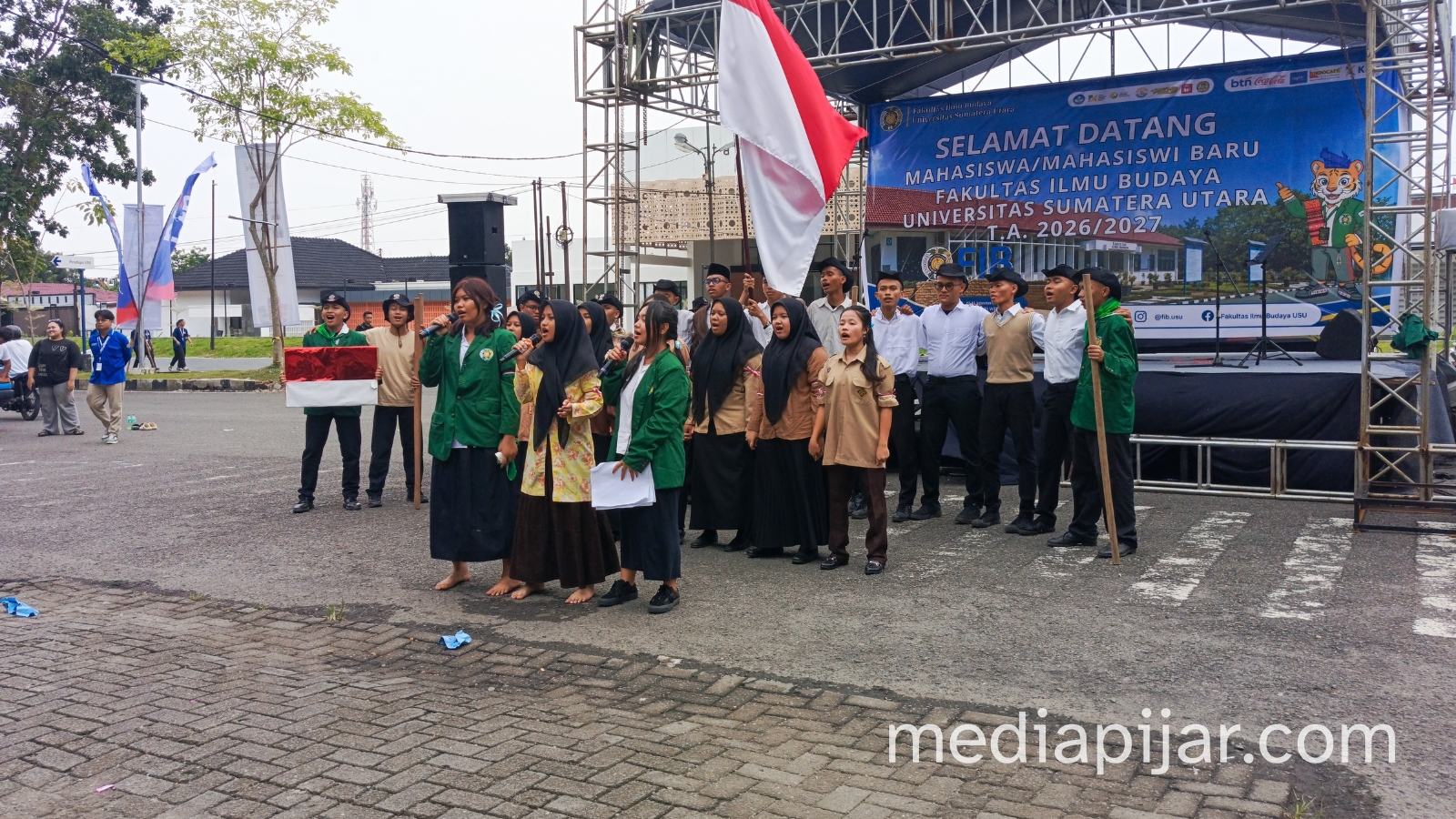 Foto penampilan maba di PKKMB FIB USU 2026