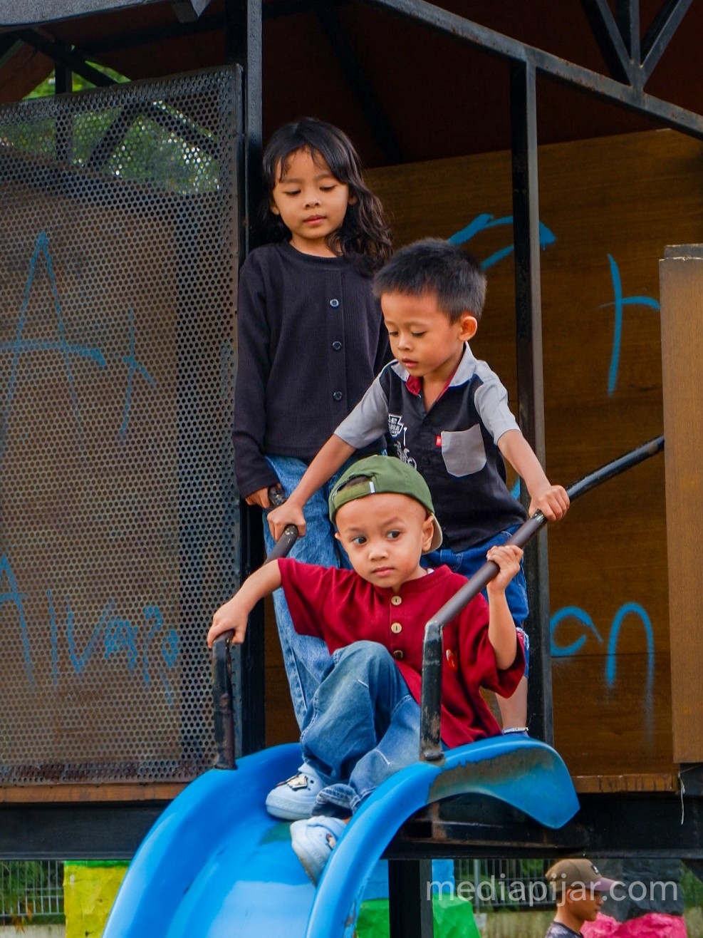 anak-anak dan permainan masa kecil