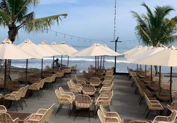 suasana pantai