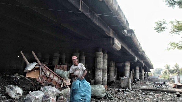 kehidupan di bawah kolong jembatan